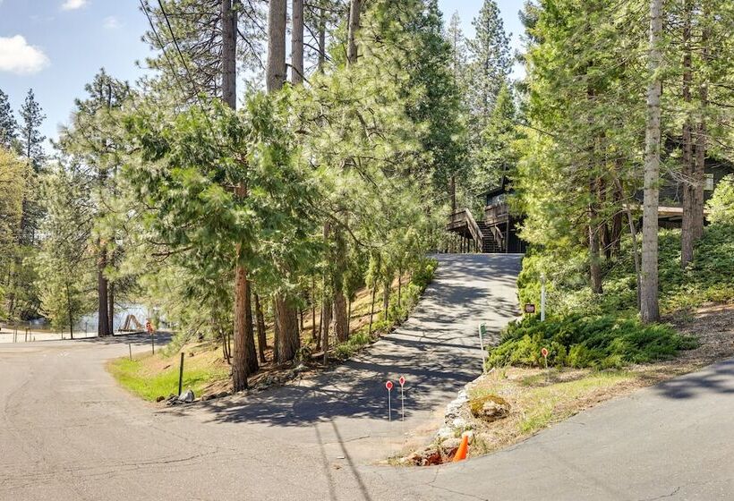 Deck & Fire Pit: Stunning Twain Harte Cabin!