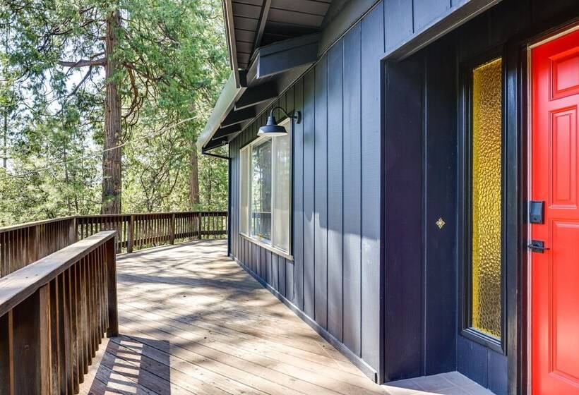 Deck & Fire Pit: Stunning Twain Harte Cabin!