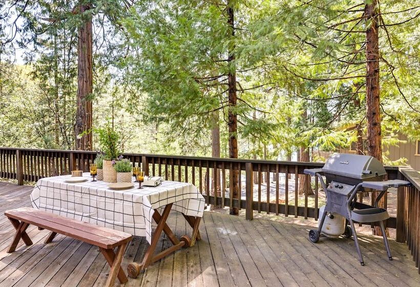 Deck & Fire Pit: Stunning Twain Harte Cabin!