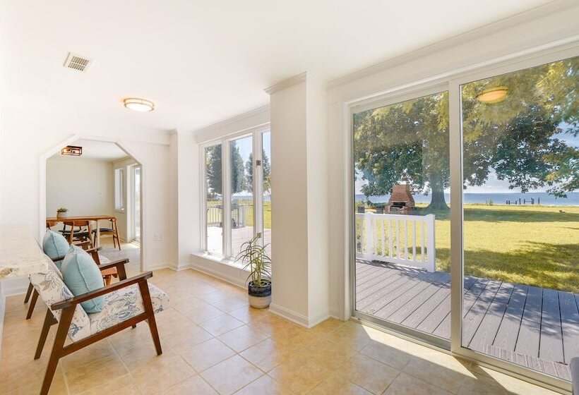 Sun Dappled Waterfront Home On Potomac River!