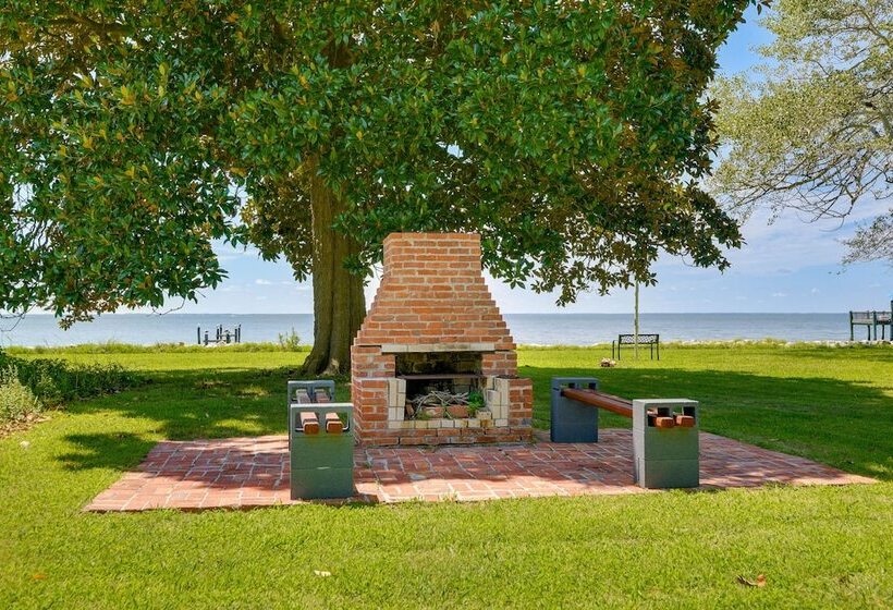 Sun Dappled Waterfront Home On Potomac River!