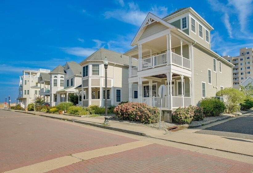 Sunny Atlantic City Home: Walk To Beach!