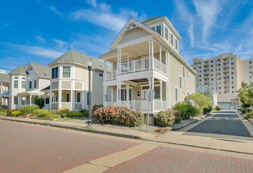 Sunny Atlantic City Home: Walk To Beach!