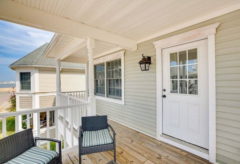 Sunny Atlantic City Home: Walk To Beach!