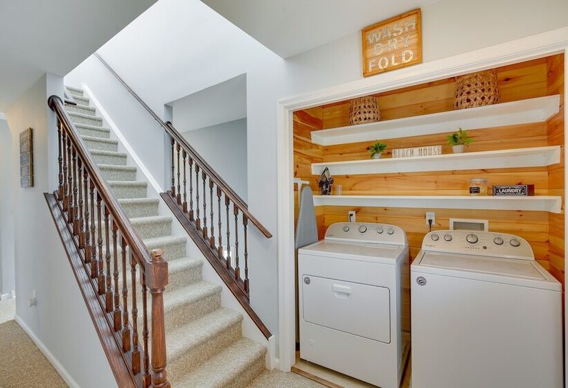 Sunny Atlantic City Home: Walk To Beach!