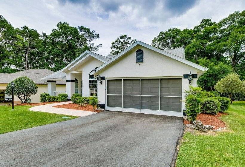 Lanai & Grill: Sunny Home Near Rainbow Springs!