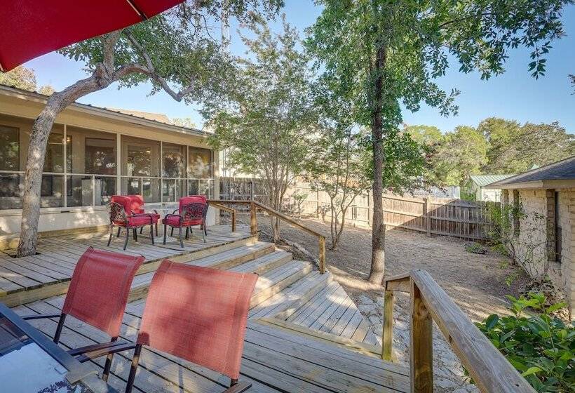 Deck + Cliffside Belton Lake Views: Temple Retreat