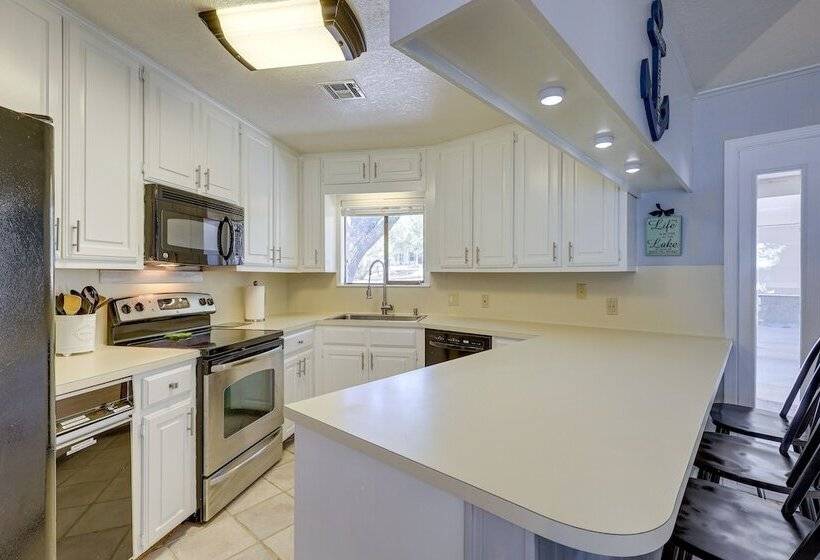 Deck + Cliffside Belton Lake Views: Temple Retreat