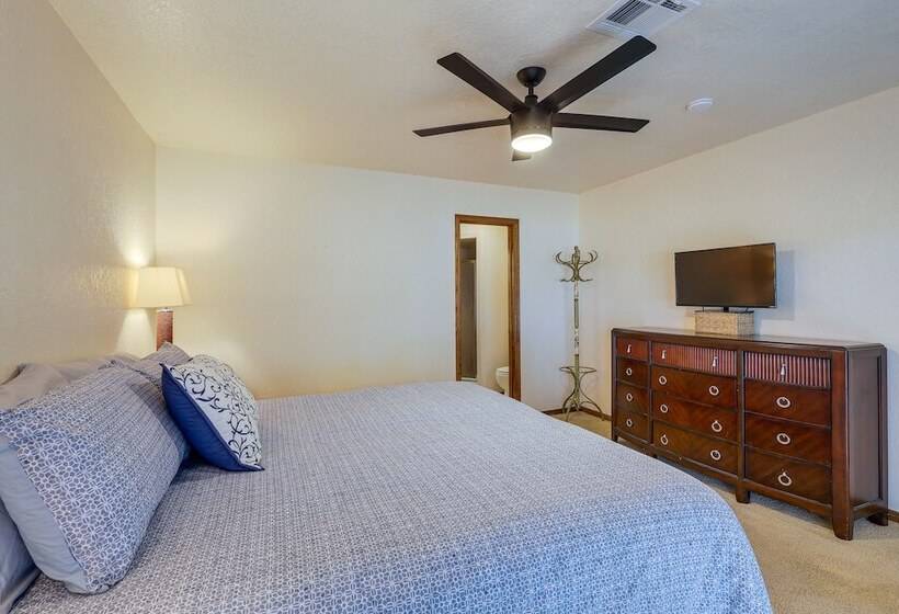 Deck + Cliffside Belton Lake Views: Temple Retreat