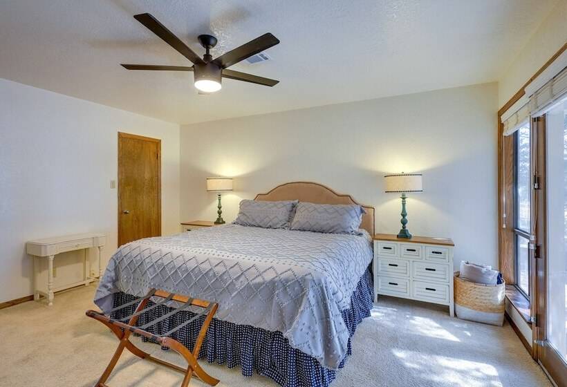 Deck + Cliffside Belton Lake Views: Temple Retreat