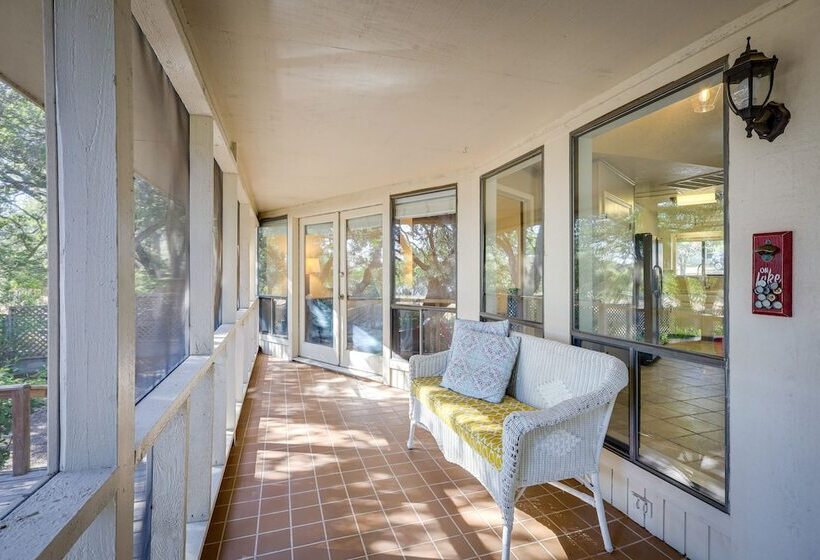 Deck + Cliffside Belton Lake Views: Temple Retreat