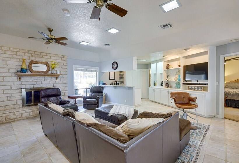 Deck + Cliffside Belton Lake Views: Temple Retreat