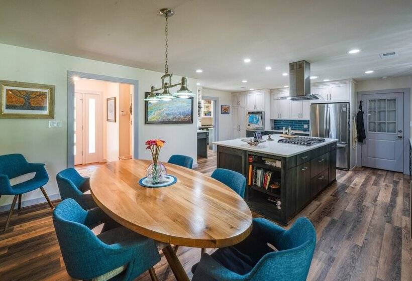 Texas Retreat W/ Deck, Grill & Spacious Yard!