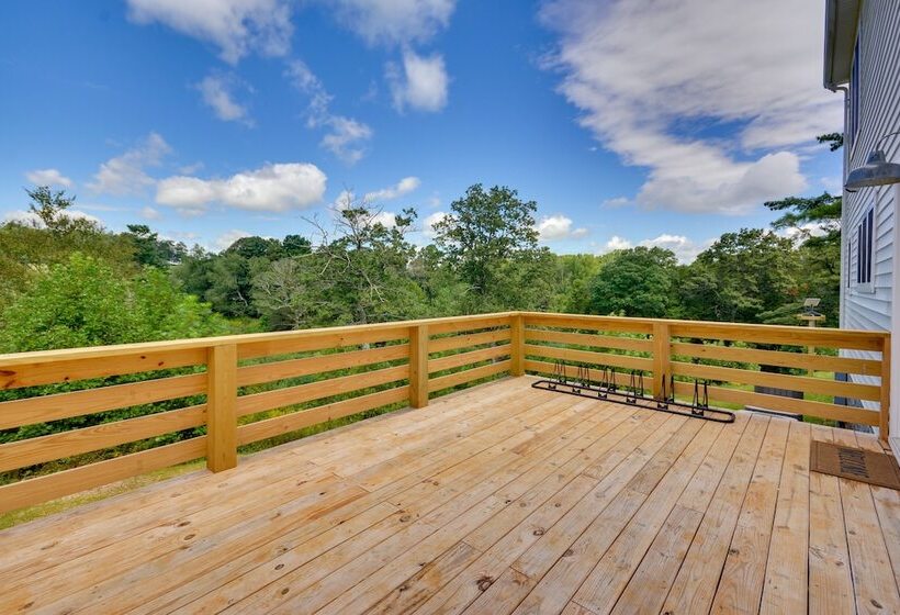 Timeless Hillsville Farmhouse: Blue Ridge Parkway!