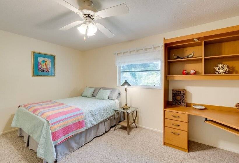 Tranquil Venice Escape W/ Private Backyard Oasis!