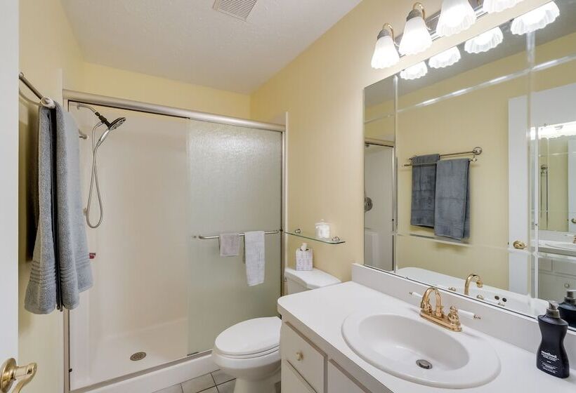 Tranquil Venice Escape W/ Private Backyard Oasis!