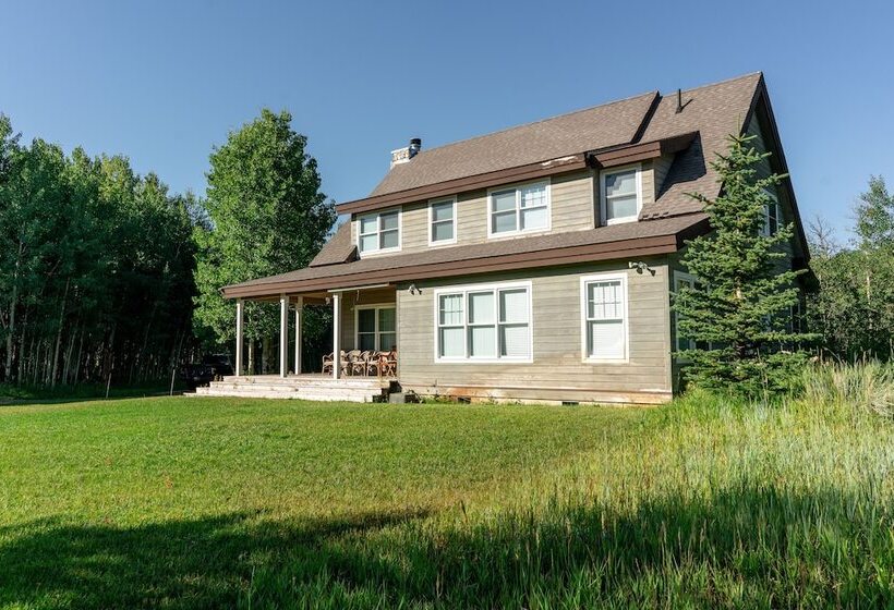 Tranquil Wyoming Cabin Near Uintas   105 Acres!