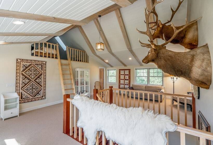 Tranquil Wyoming Cabin Near Uintas   105 Acres!