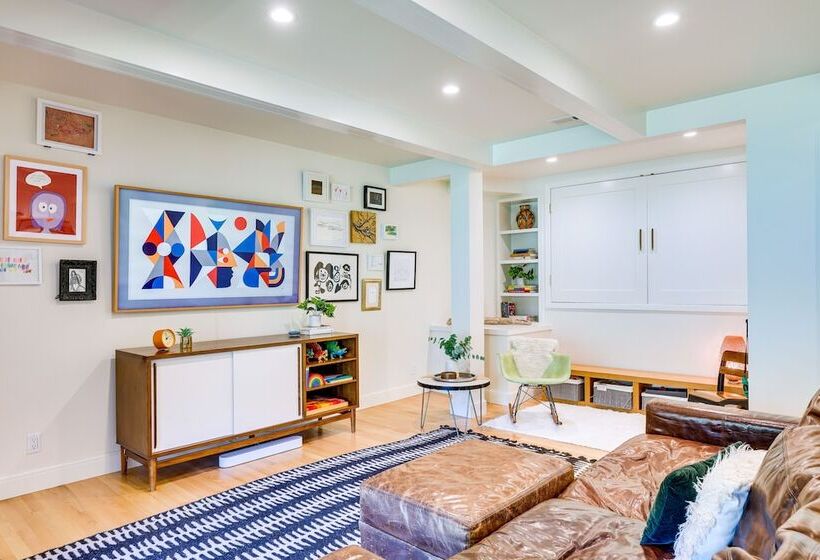 Unique Larkspur Cabin W/ Treetop Mountain Views!