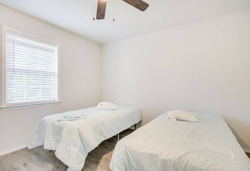 Updated Home W/ Yard ~ 14 Mi To Quartz Mountain!