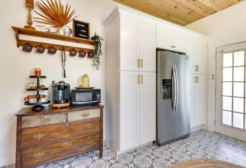 Fire Pit & Yard: Updated Winter Garden Home!