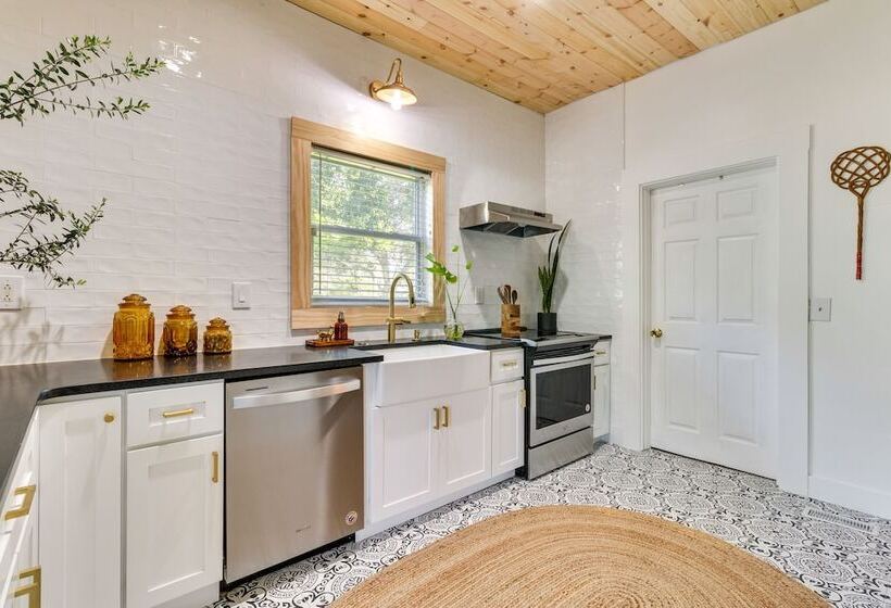 Fire Pit & Yard: Updated Winter Garden Home!