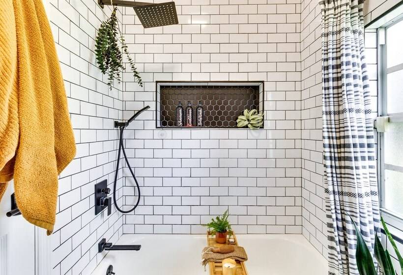 Fire Pit & Yard: Updated Winter Garden Home!