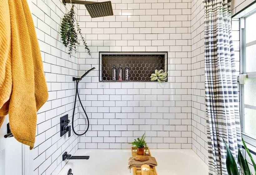 Fire Pit & Yard: Updated Winter Garden Home!