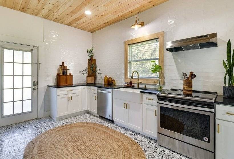 Fire Pit & Yard: Updated Winter Garden Home!