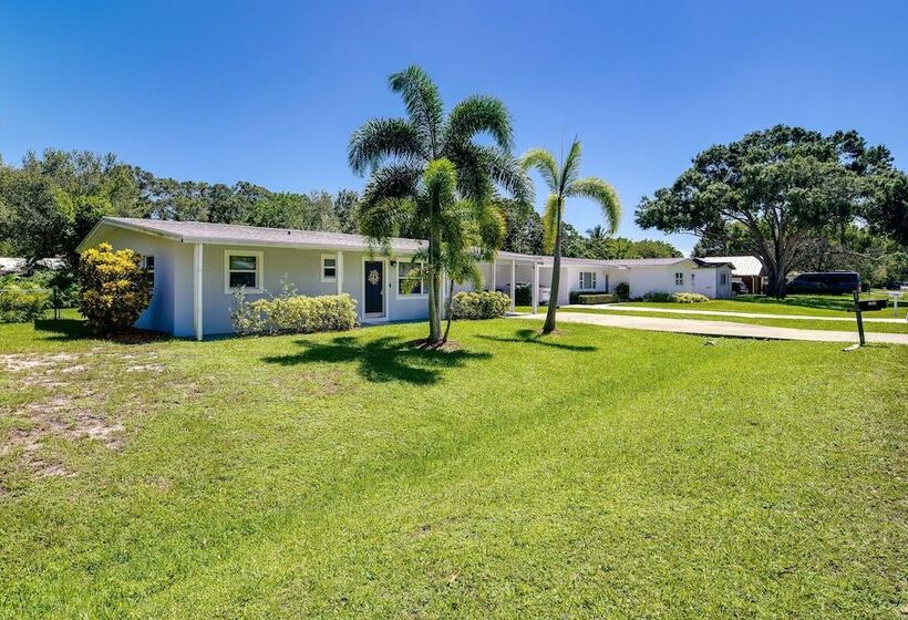 Dog Friendly Vero Beach Retreat W/ Porch & Grill!