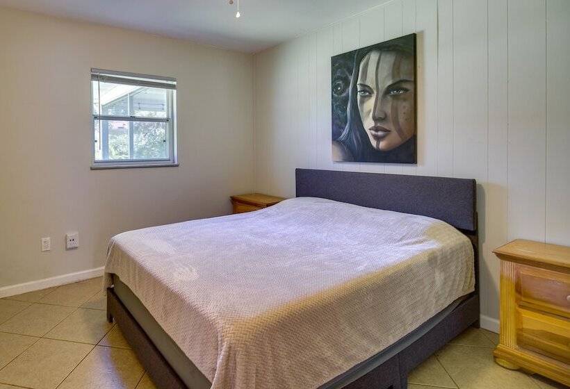 Dog Friendly Vero Beach Retreat W/ Porch & Grill!