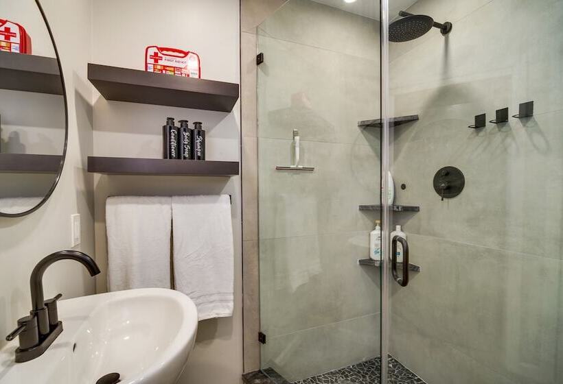 Dog Friendly Vero Beach Retreat W/ Porch & Grill!