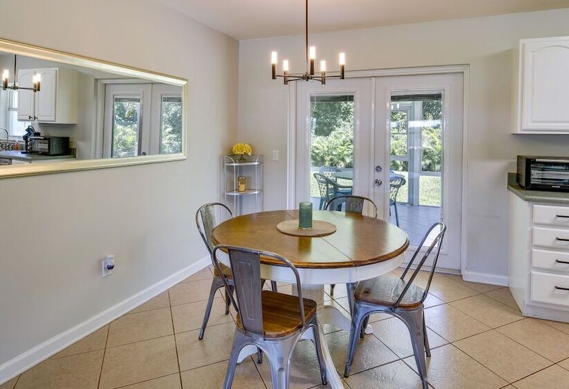 Dog Friendly Vero Beach Retreat W/ Porch & Grill!