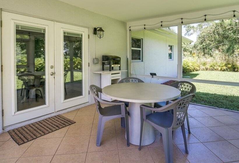 Dog Friendly Vero Beach Retreat W/ Porch & Grill!
