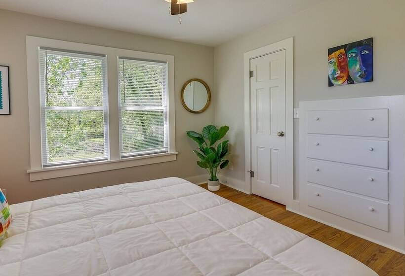 Vibrant Fayetteville Home   Walk Downtown!