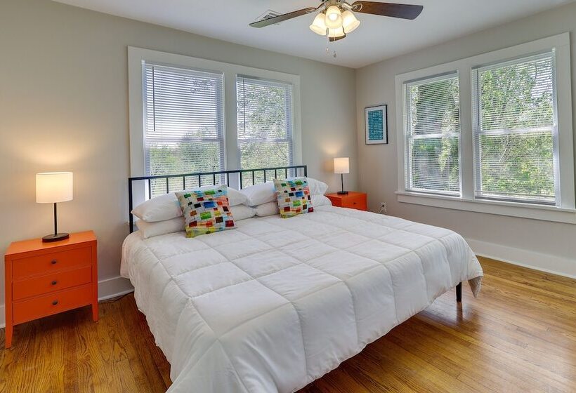 Vibrant Fayetteville Home   Walk Downtown!