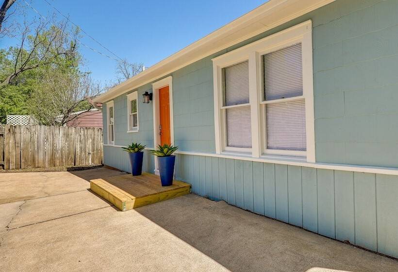 Vibrant Fayetteville Home   Walk Downtown!