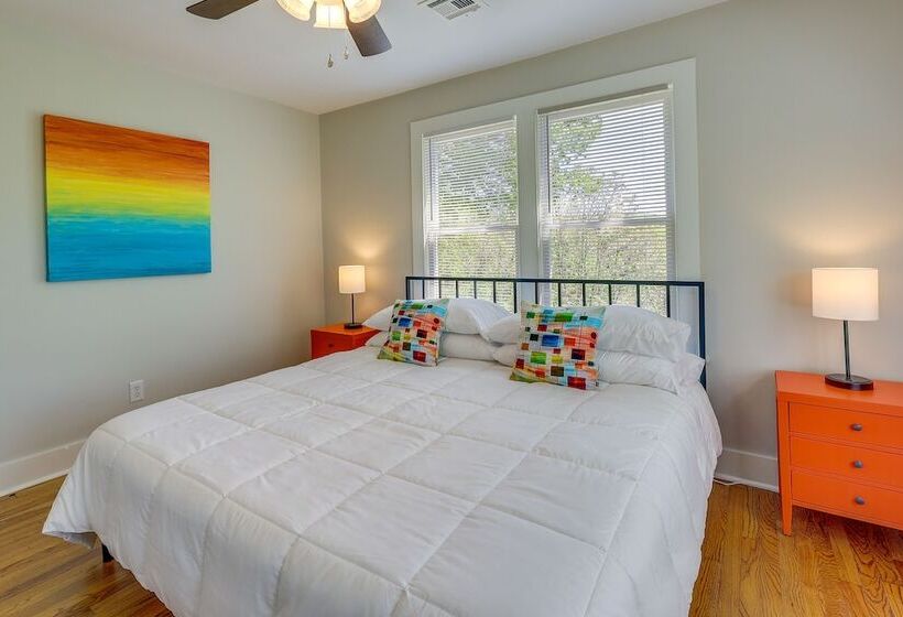 Vibrant Fayetteville Home   Walk Downtown!