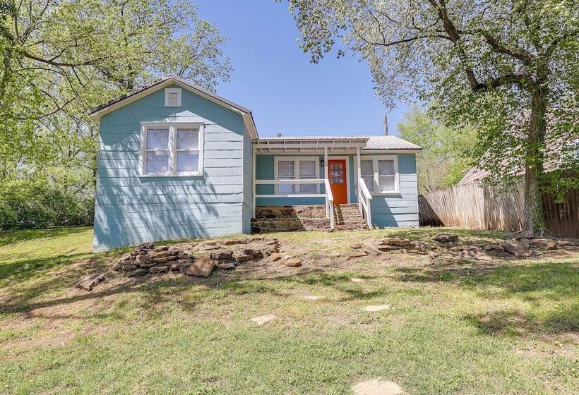 Vibrant Fayetteville Home   Walk Downtown!