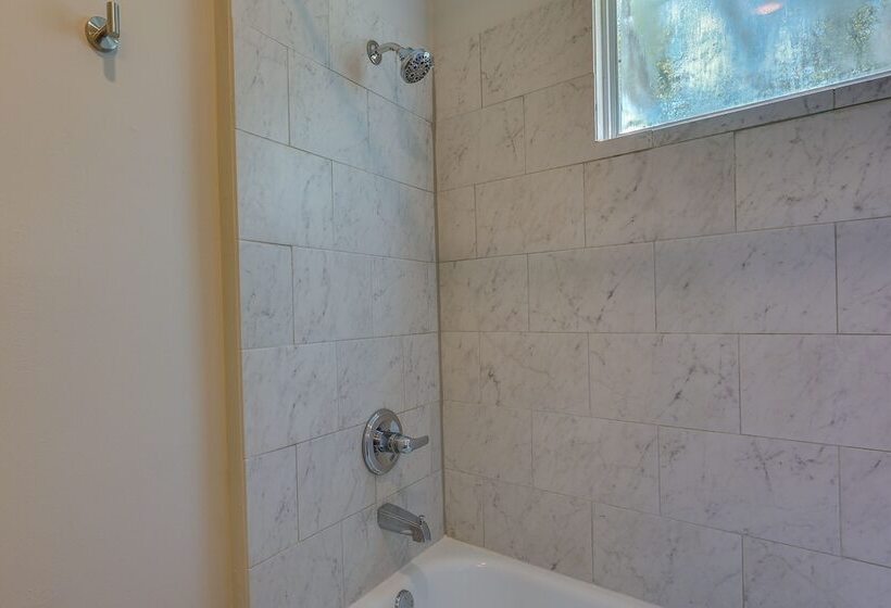 Vibrant Fayetteville Home   Walk Downtown!