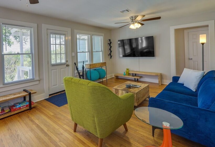 Vibrant Fayetteville Home   Walk Downtown!