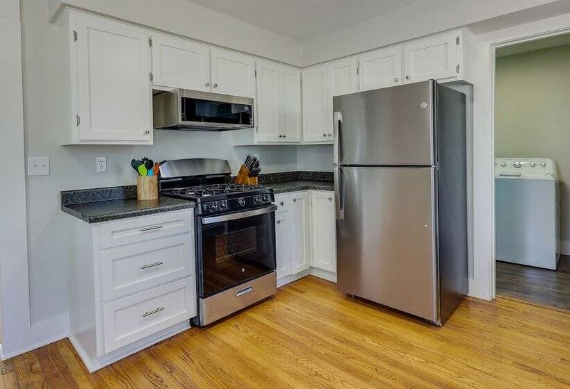 Vibrant Fayetteville Home   Walk Downtown!