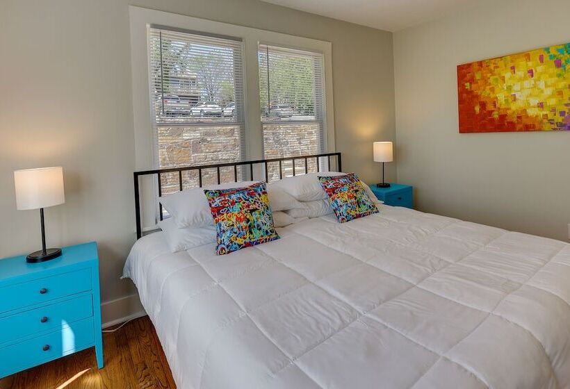 Vibrant Fayetteville Home   Walk Downtown!