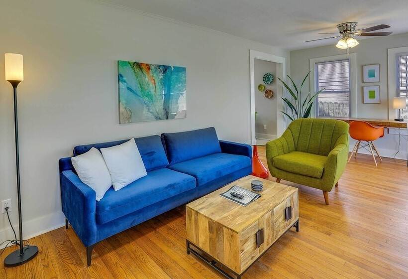 Vibrant Fayetteville Home   Walk Downtown!