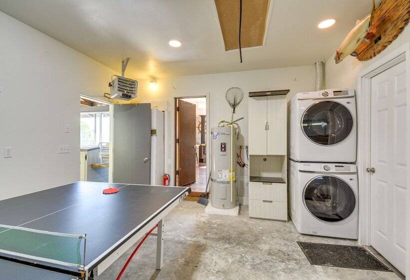 Waterfront Allyn Retreat W/ Guest House & Beach!