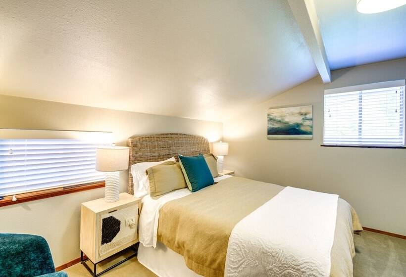 Waterfront Allyn Retreat W/ Guest House & Beach!