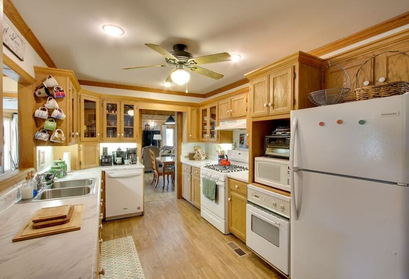 Waterfront Home Near Wilson Lake W/ Covered Porch!