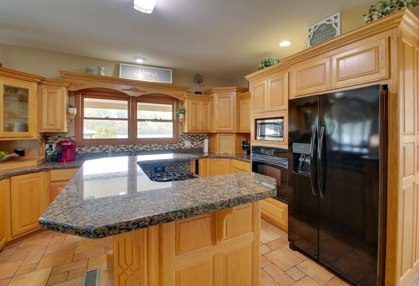 Waterfront Hot Springs Home: 19 Mi To Natl Park!