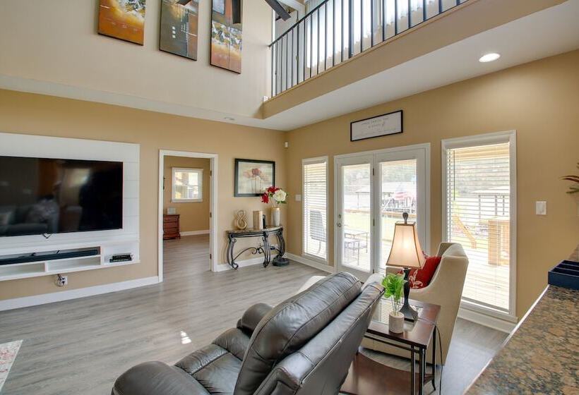 Waterfront Hot Springs Home: 19 Mi To Natl Park!