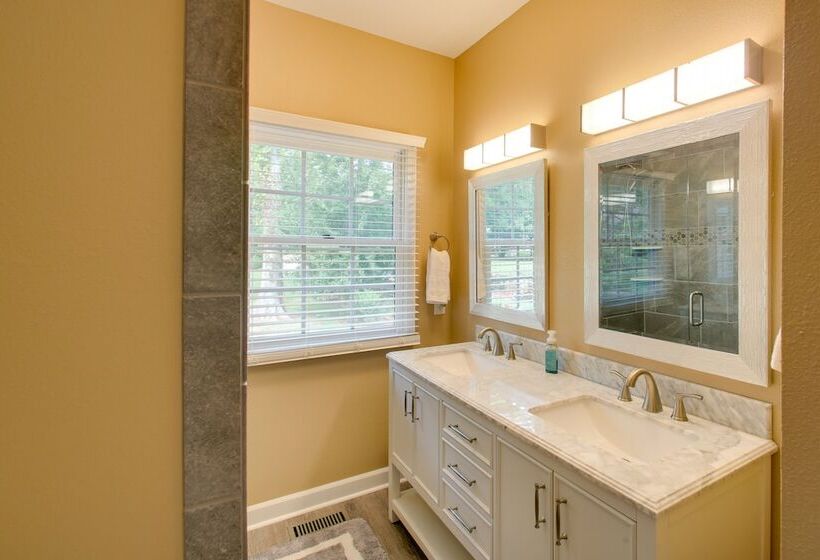 Waterfront Hot Springs Home: 19 Mi To Natl Park!